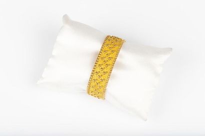 Bracelet manchette souple en or tressé, années...