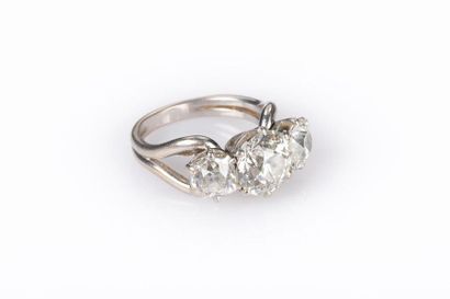 Bague en platine 850 millièmes, sertie d'un...