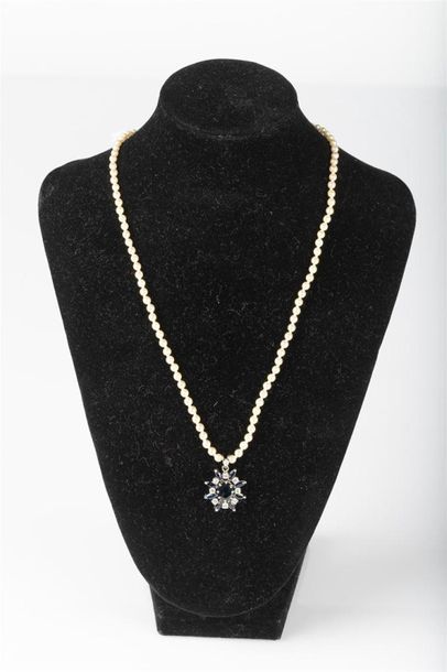 Petit collier de perles de culture choker...