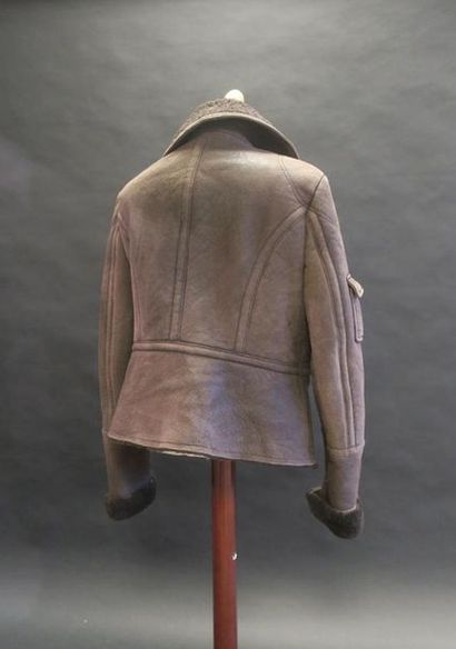 Veste courte en mouton retourné chocolat....