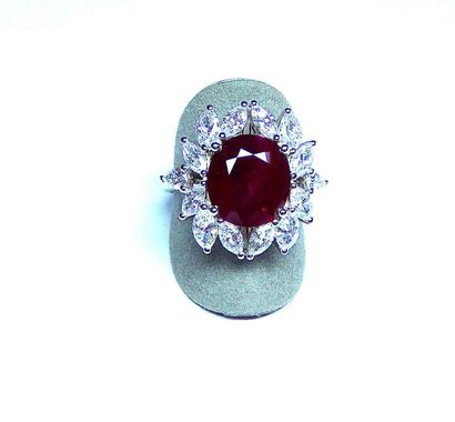 Bague joaillerie classique à entourage de...