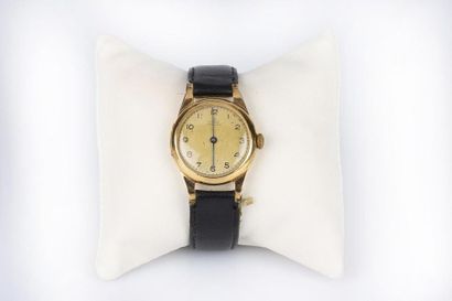 OMEGA. Bracelet-montre d homme en or rose,...