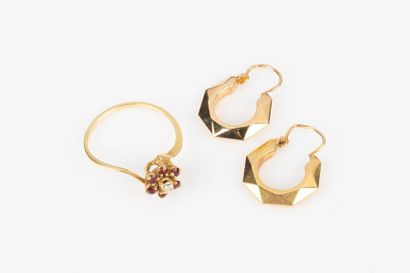 Bague en or sertie de petites pierres et...