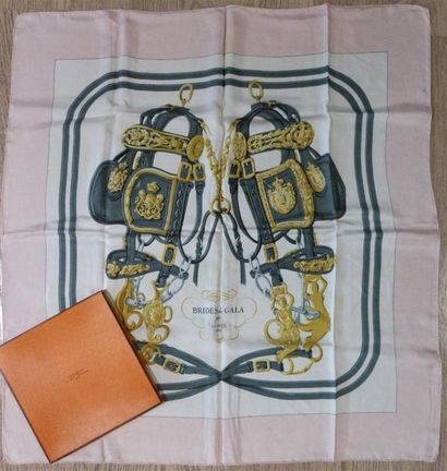 HERMES. Carré de soie, 