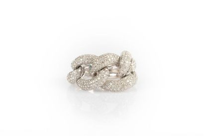 Bague gourmette en or gris pavée de diamants...
