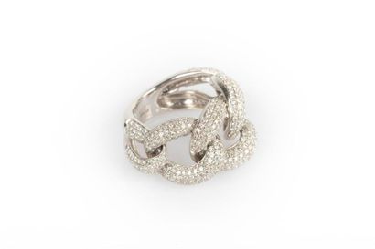Bague gourmette en or gris pavée de diamants...