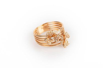 Bague en or rose formant 5 anneaux avec deux...