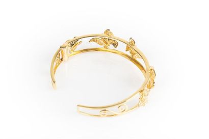 Bracelet rigide ouvrant en or orné de 5 papillons...