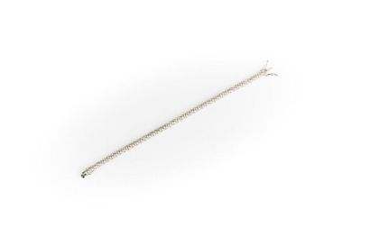 Bracelet ligne en or gris serti de diamants...
