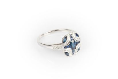 Bague en or gris sertie de saphirs et de...