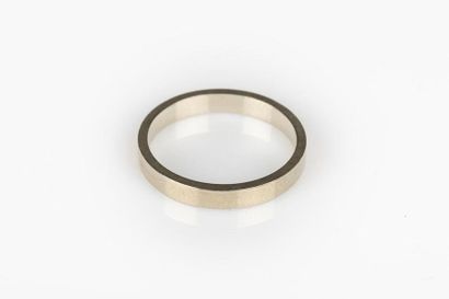 Alliance en or gris. 2,40 g
