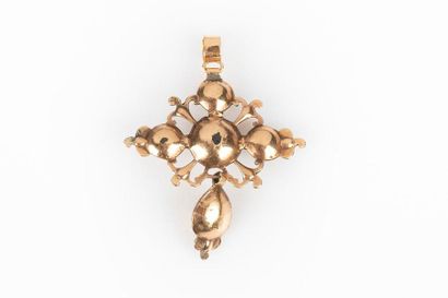 Pendentif croix articulé en or fourré dit...
