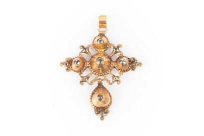 Pendentif croix articulé en or fourré dit...