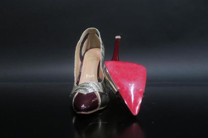 CHRISTIAN LOUBOUTIN. Paire d'escarpins en...