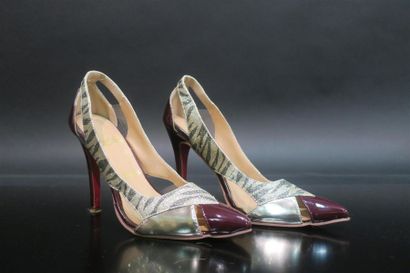 CHRISTIAN LOUBOUTIN. Paire d'escarpins en...