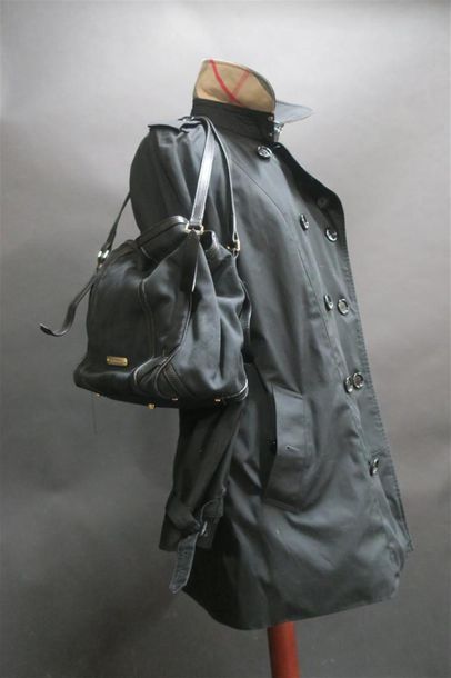 BURBERRY. Veste croisée en coton noir T....