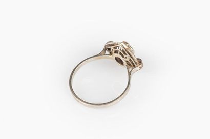 Bague en platine sertie de diamants, années...