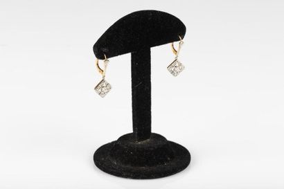 Paire de boucles d'oreilles dormeuses en...