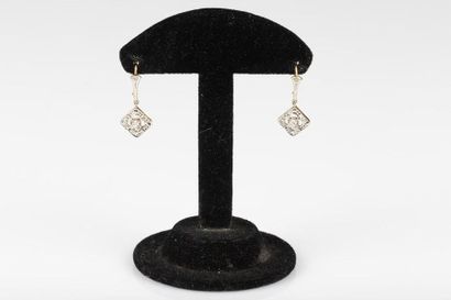 Paire de boucles d'oreilles dormeuses en...