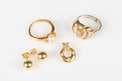 Ensemble de bijoux en or : 2 bagues, paire...