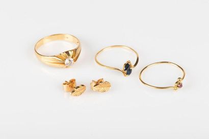 3 bagues et paire de clous d'oreilles en...