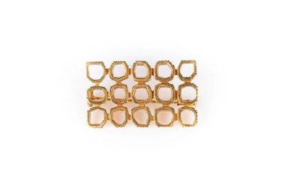 CHAUMET. Broche rectangulaire en or jaune...