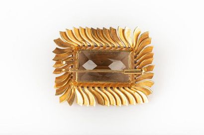 Broche pouvant former pendentif, en or jaune...