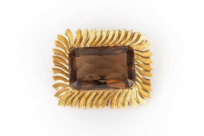 Broche pouvant former pendentif, en or jaune...