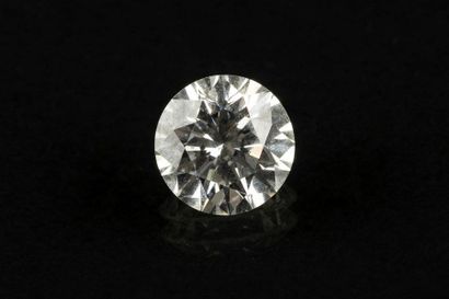 Diamant rond taille brillant sur papier,...