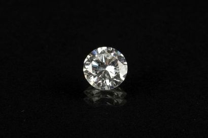 Diamant rond taille brillant sur papier,...