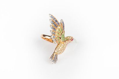 Bague en or de deux tons à décor d'un colibri...