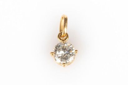 Pendentif en or sertie d'un diamant pesant...