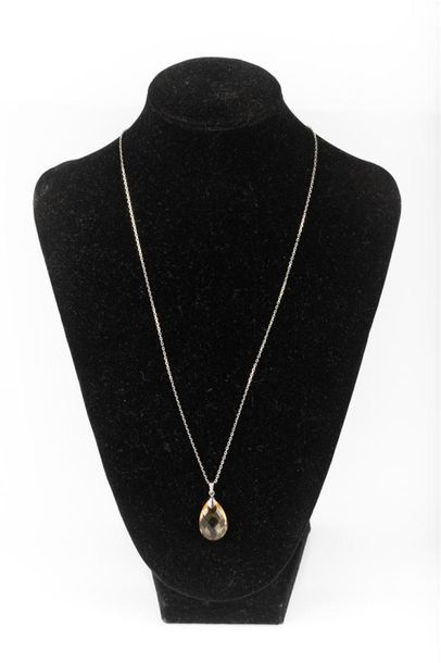 Pendentif en or gris sertie d'une citrine...