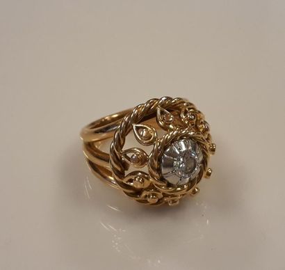 Bague dôme rayonnante en or rose ajourée...
