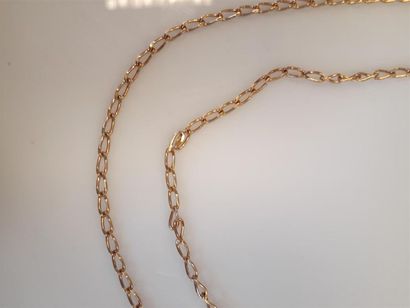 Chaîne en or maille allongée. 5,68 g