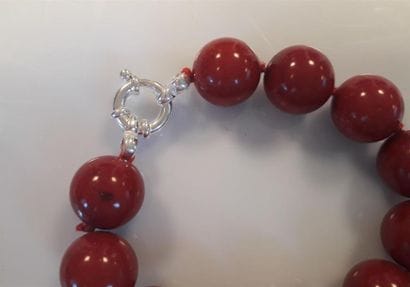 Bracelet fantaisie teinté corail, fermoir...