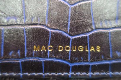 MAC DOUGLAS. Portefeuille en cuir marine....