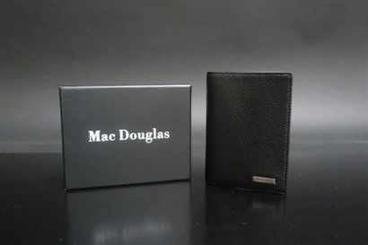 MAC DOUGLAS. Porte-cartes en cuir grainé...