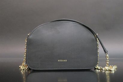 SEZANE. Sac en cuir lisse noir avec sa bandoulière...