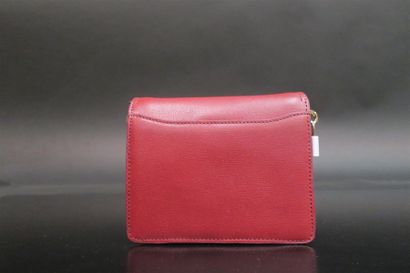 MAC DOUGLAS. Sac bandoulière en cuir rouge....