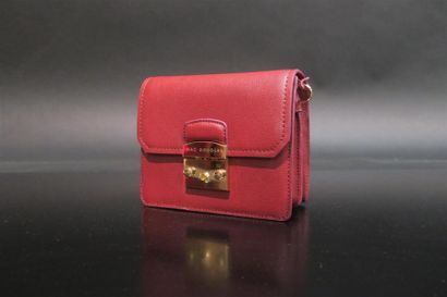MAC DOUGLAS. Sac bandoulière en cuir rouge....
