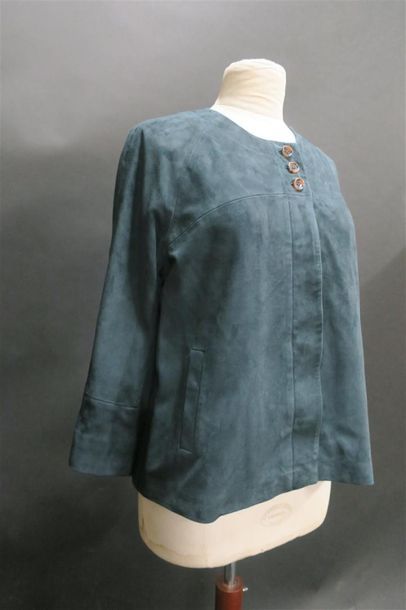 GERARD DAREL. Veste en cuir marine. Taille...