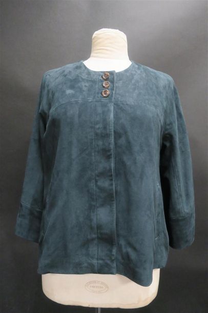 GERARD DAREL. Veste en cuir marine. Taille...