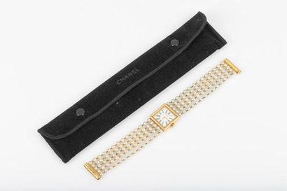 CHANEL. Bracelet-montre de dame en or modèle...
