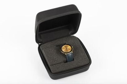 CORUM. Bracelet-montre d'homme etra-plate...