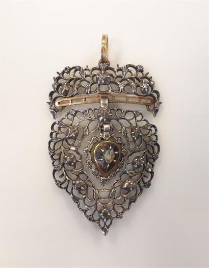 Pendentif mobile en or et argent serti de...