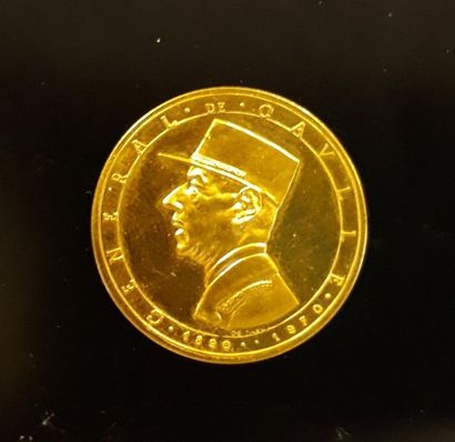 1 médaille en or: Général de Gaulle, commémotation...
