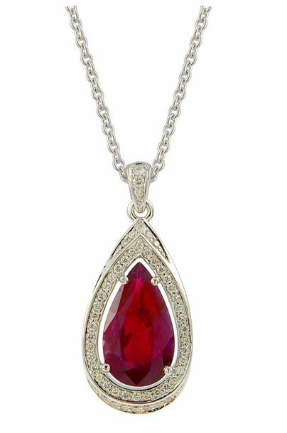 Pendentif or blanc centré d'un rubis goutte...