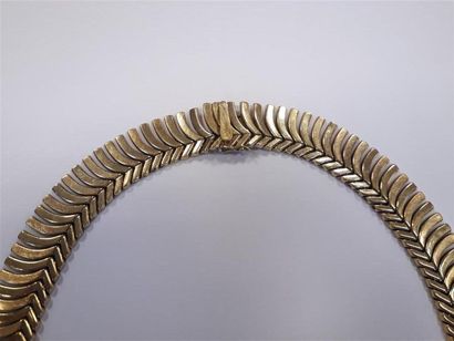 Collier draperie articulé en or, années 1960....