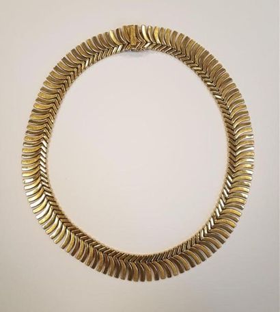 Collier draperie articulé en or, années 1960....